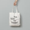 Hand trägt Baumwolltasche Motiv You bake me happy